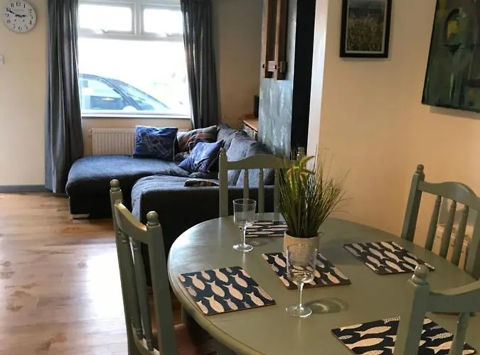 Cosy 3 Bedroom House Close To Beach